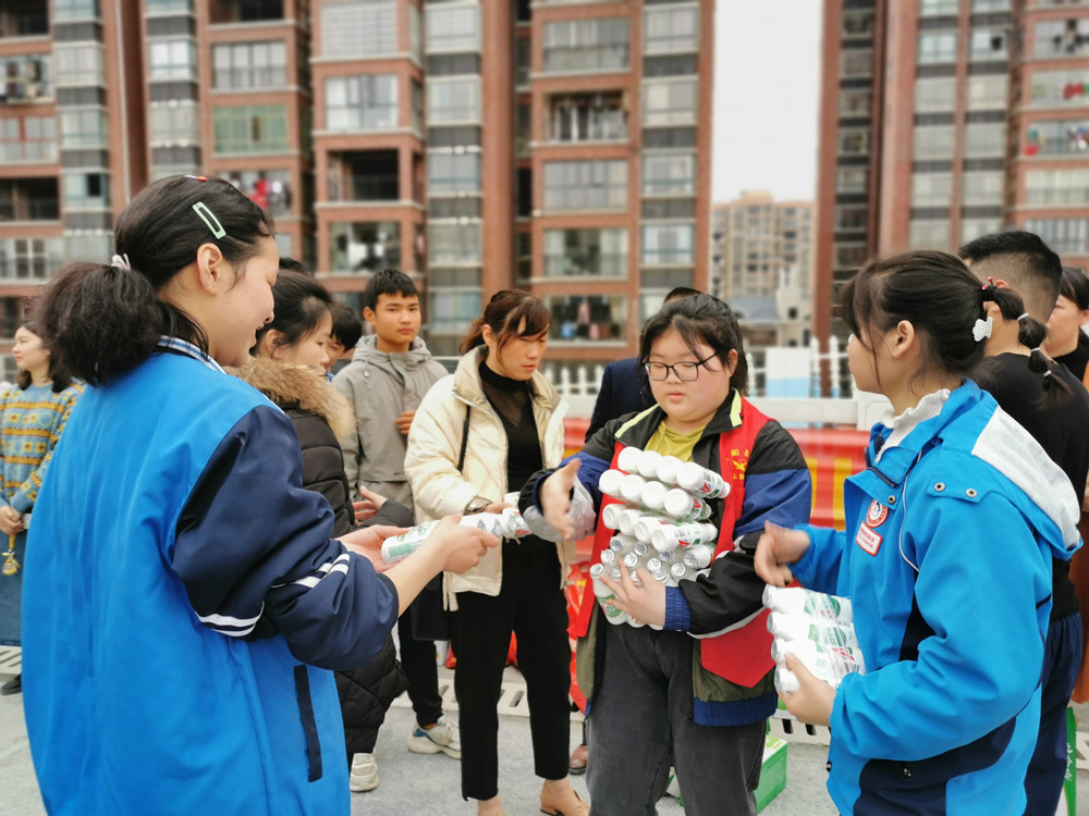讓愛(ài)與溫暖照進(jìn)孩子的心里---衡陽(yáng)幼高專(zhuān)耒陽(yáng)學(xué)院走進(jìn)特殊學(xué)校
