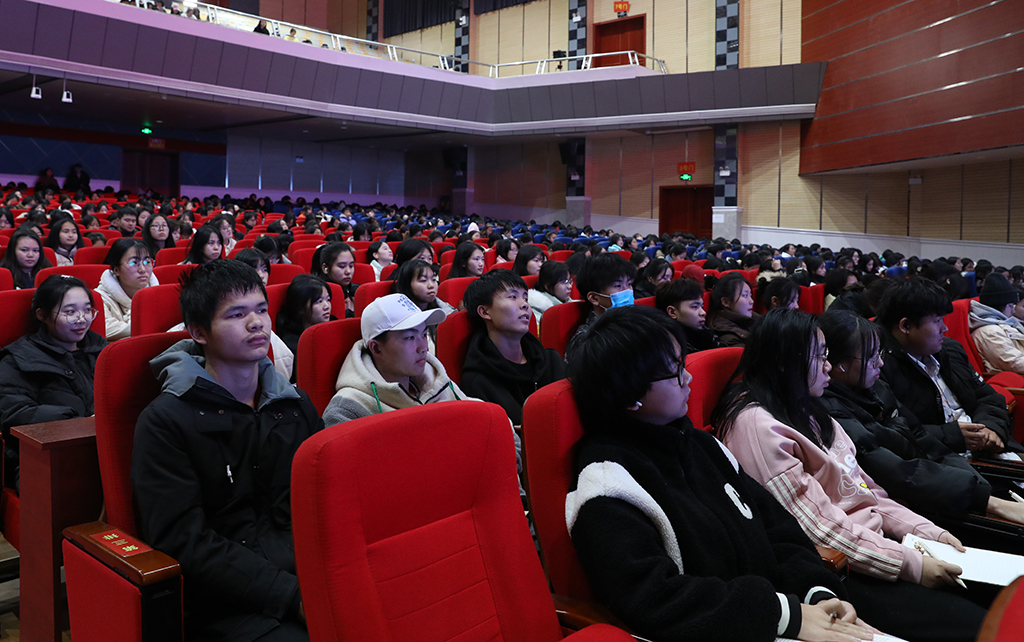 后疫情時代，為健康護航 ——校黨委書記李來清講授“開學第一課”